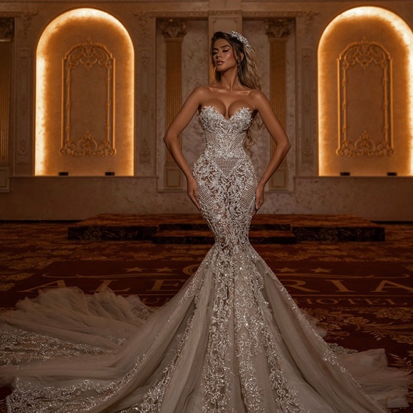 Wedding dress - Picture 3 of 6